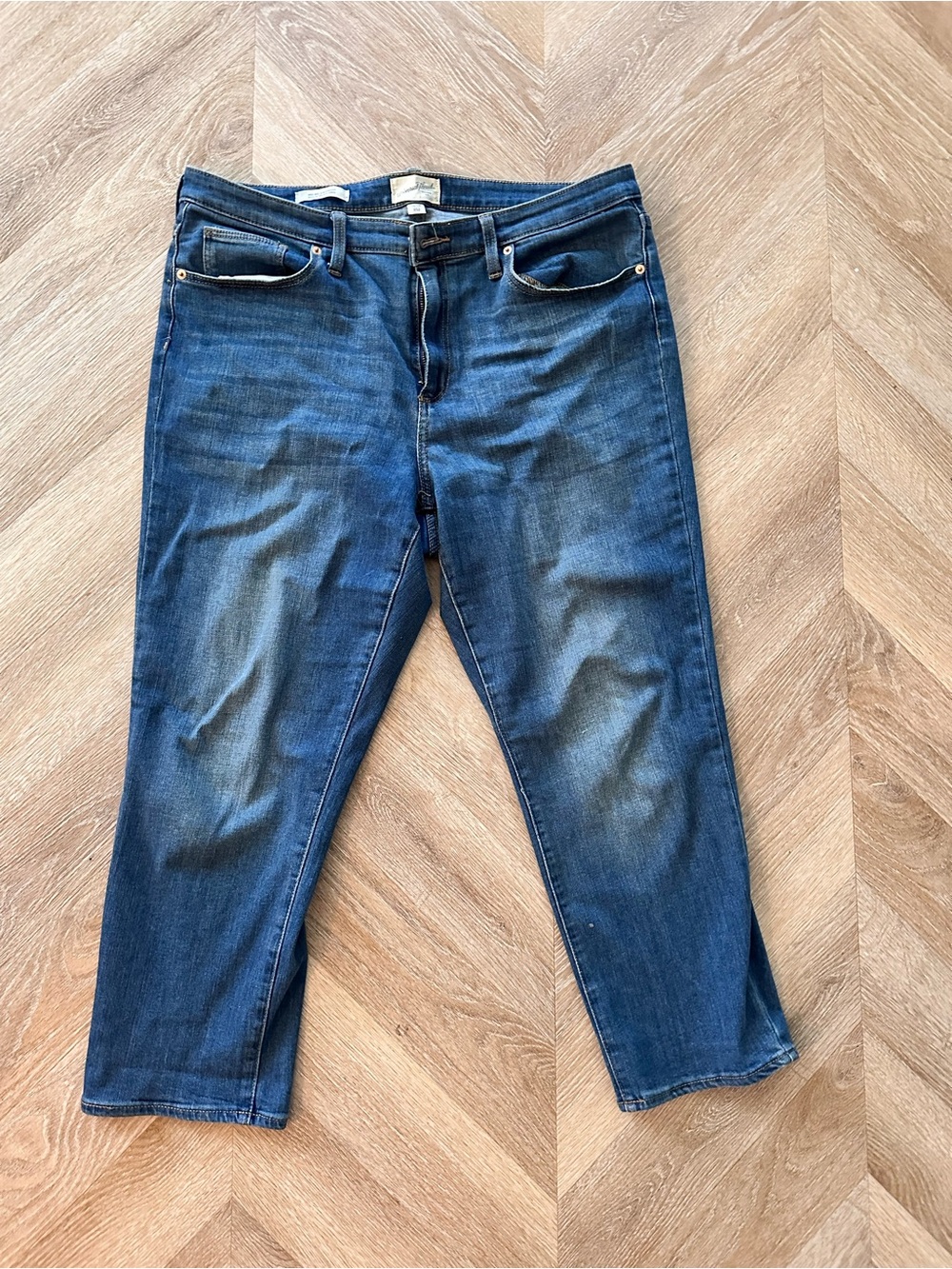 Universal Thread Women's Dark Blue Straight-Leg Jeans